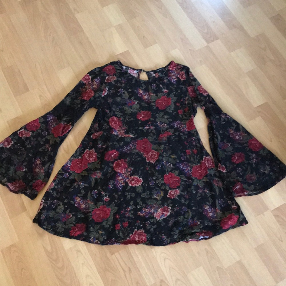 Bell sleeve dress